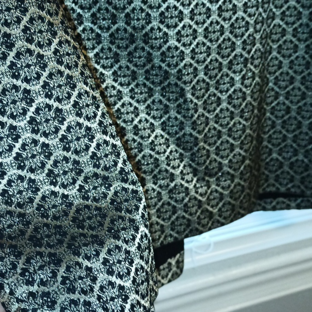 Ann Taylor black and gold jacquard skirt - Picture 2 of 10